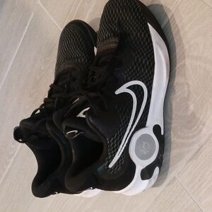 Nike Renew size 9 LIKE NEW